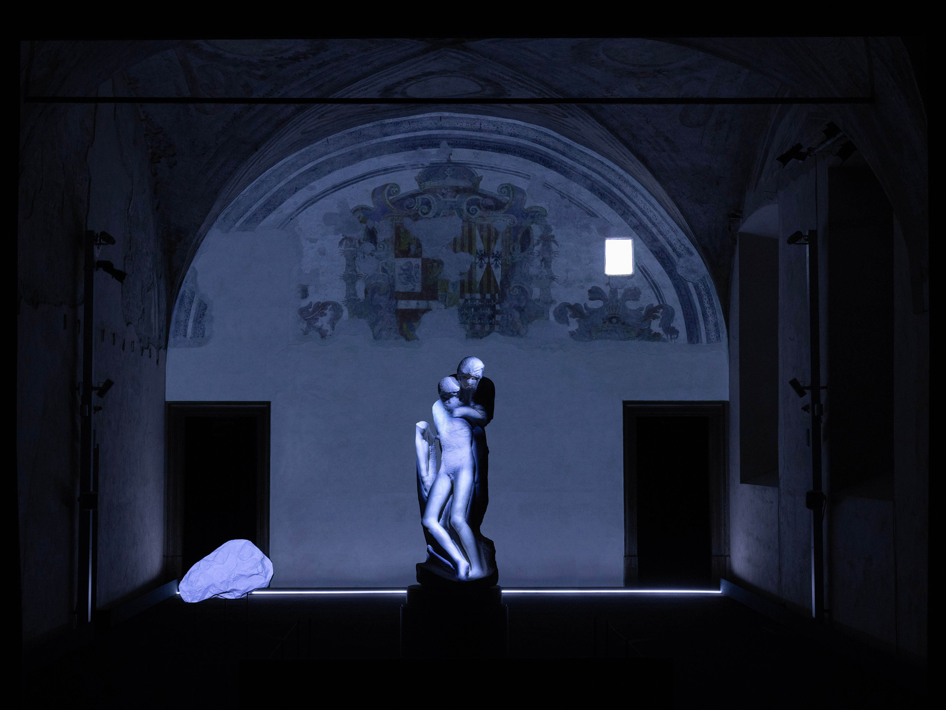 MILAN DESIGN WEEK: THIS IS NOT A GUIDE. 5 MILAN DESIGN WEEK: THIS IS NOT A GUIDE. DESIGN 06 Robert Wilson Mother ©Lucie Jansch Salone del Mobile 2025 uai