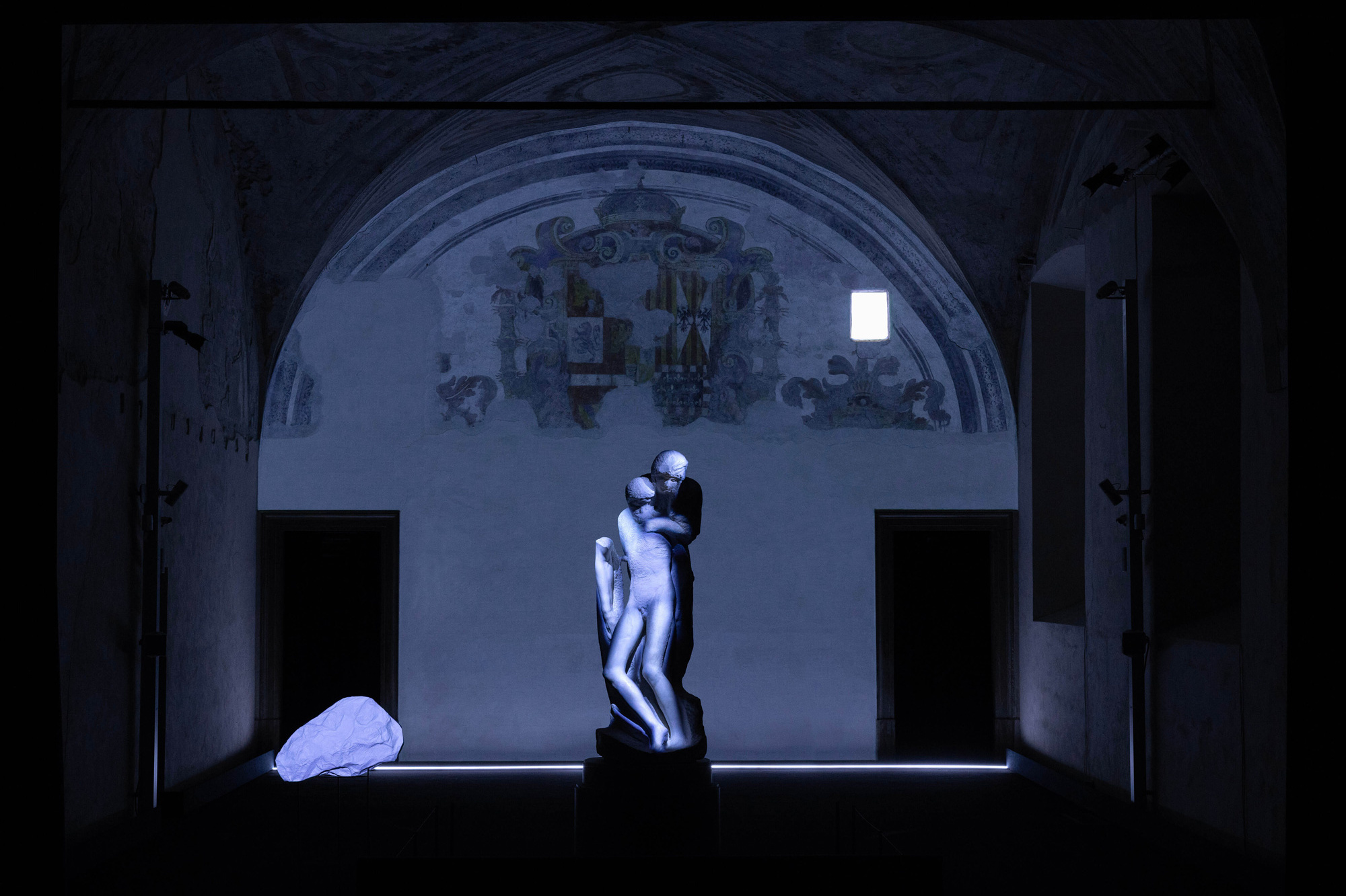 MILAN DESIGN WEEK: THIS IS NOT A GUIDE. TRAVEL 06 Robert Wilson Mother ©Lucie Jansch Salone del Mobile 2025 uai