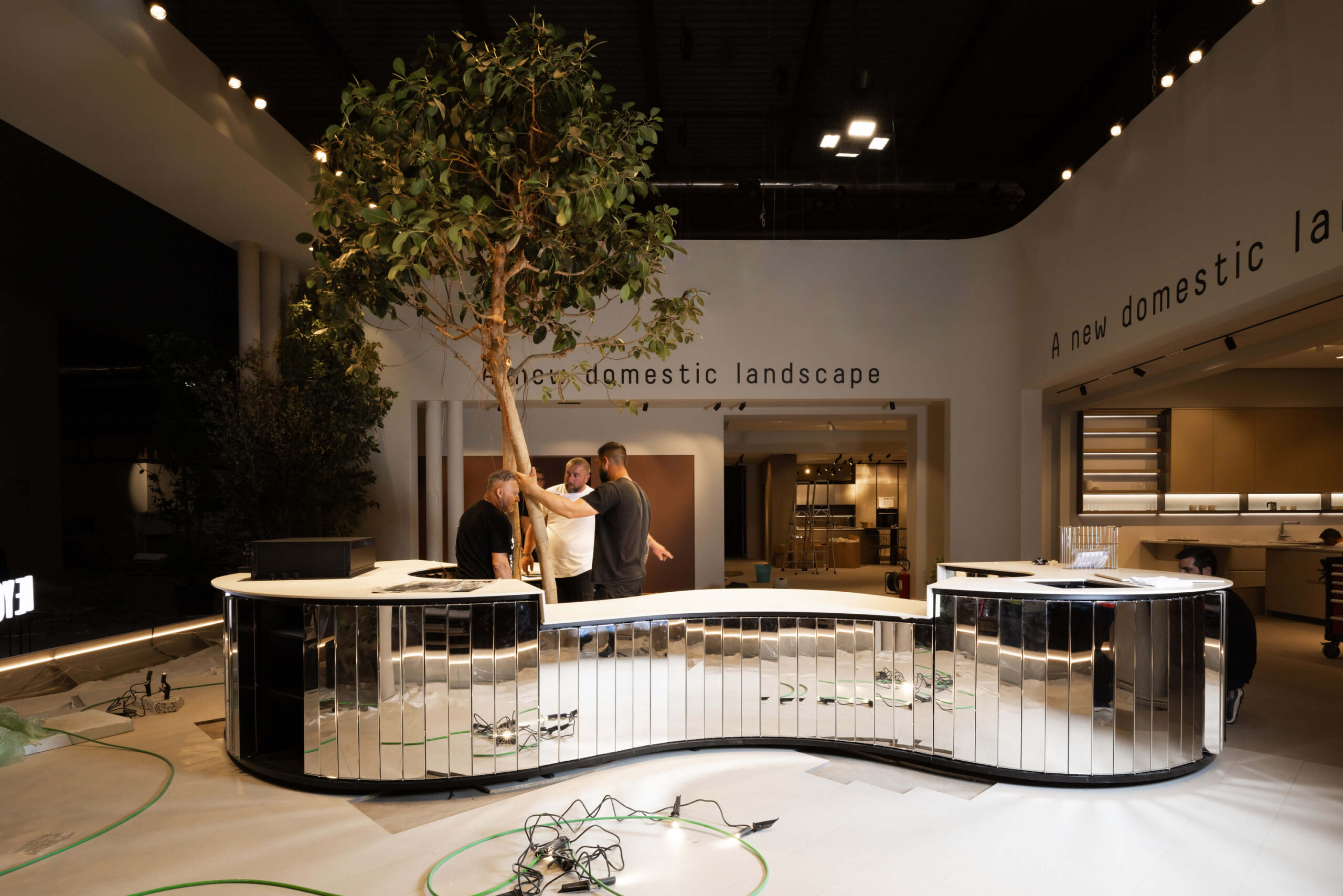 SALONE DEL MOBILE: BEFORE EVERYTHING BECOMES CONTENT 28 SALONE DEL MOBILE: BEFORE EVERYTHING BECOMES CONTENT 21 Making of EuroCucina Salone del Mobile 2026 ©Monica Spezia scaled