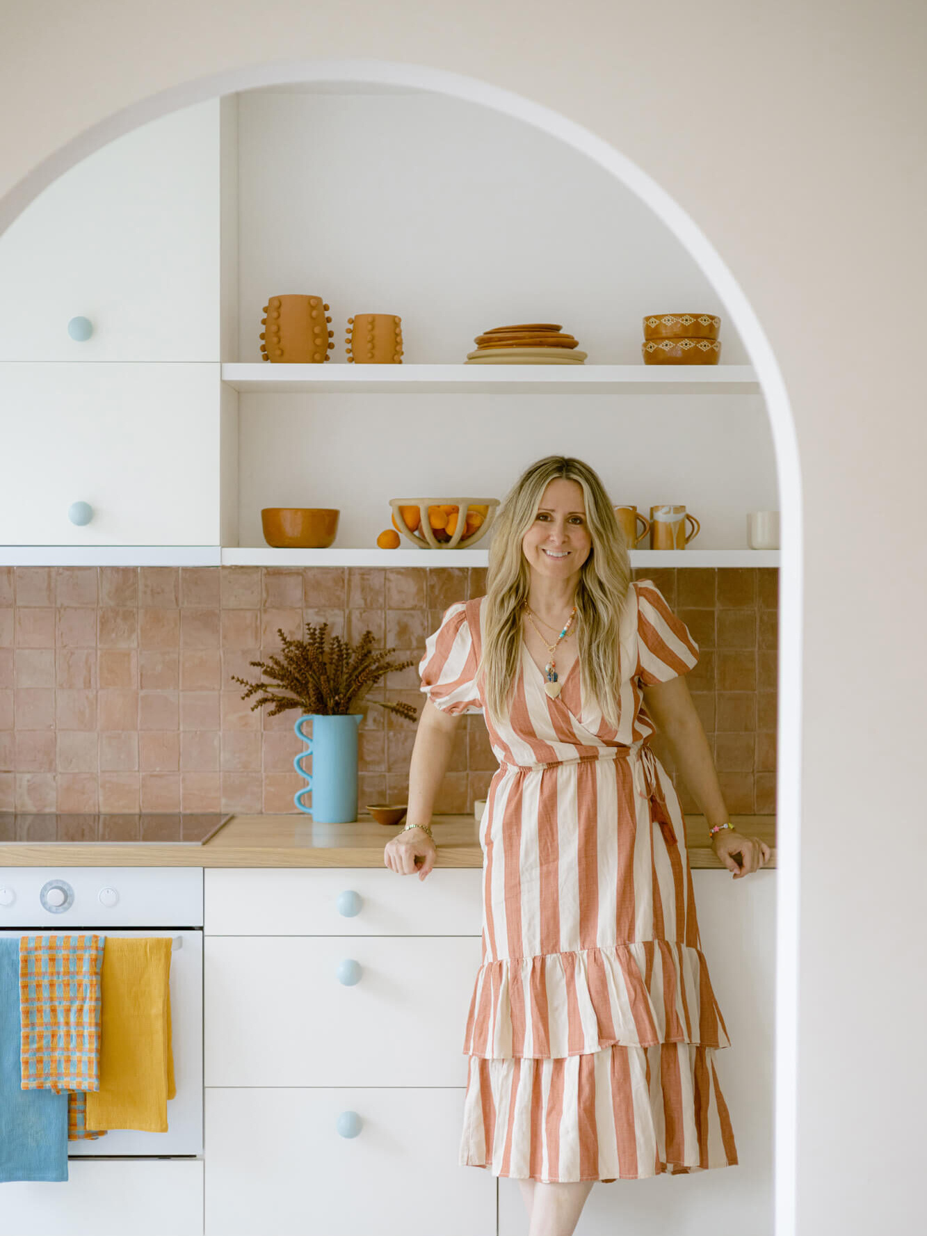 interior-design-maja-edwards-kitchen-dining 9 Modern light-toned kitchen and dining room – interior design by Maja Edwards, photo by Jovana Rakezic