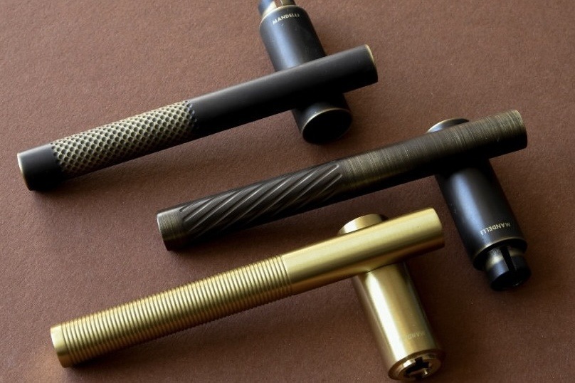 IZBA HOME 6 IZBA HOME REČ UREDNIKA mandelli1953 Handles like true pieces of jewelry made even more exclusive through bespoke customization.Spec uai