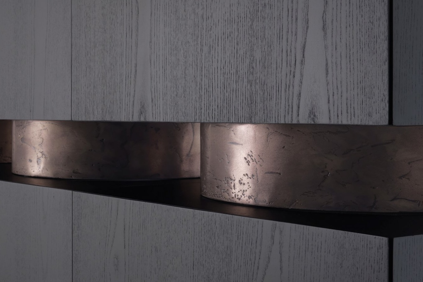 SOMASCHINI 5 SOMASCHINI REČ UREDNIKA Rubik bookcase black ash detail 3 uai